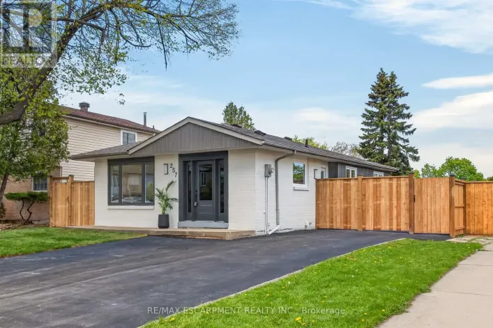 257 QUEEN VICTORIA DRIVE, Hamilton
