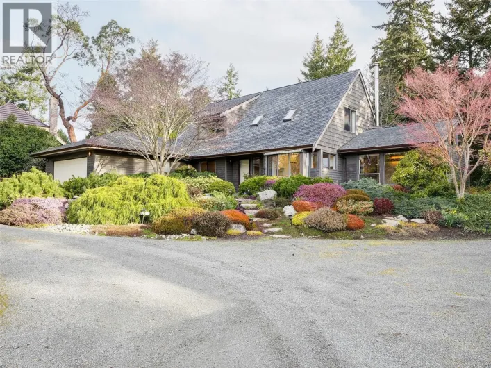 2574 Arbutus Rd, Saanich