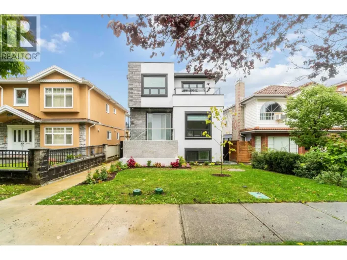 2575 & 2577 PARKER STREET, Vancouver