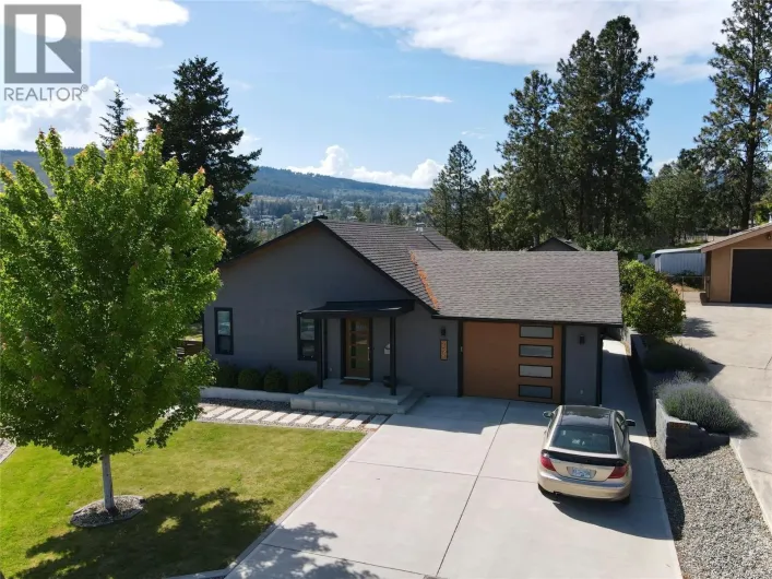 2575 Pineridge Place, West Kelowna