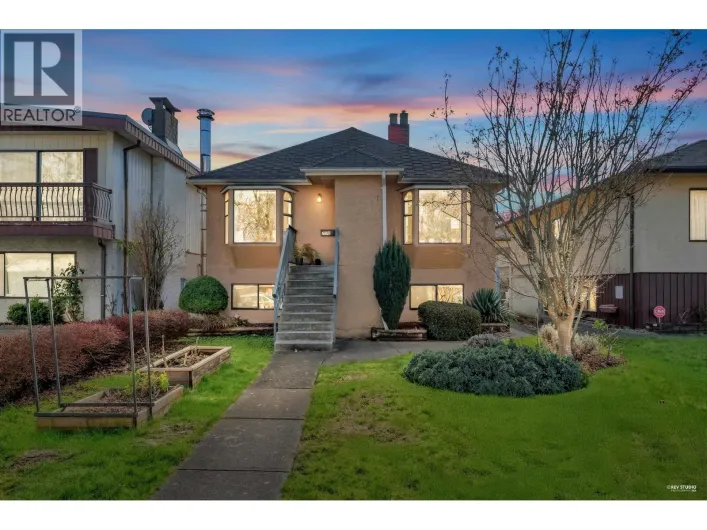 2576 PARKER STREET, Vancouver