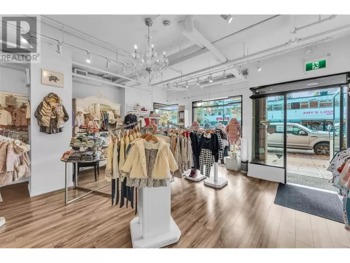 2581 W BROADWAY, Vancouver