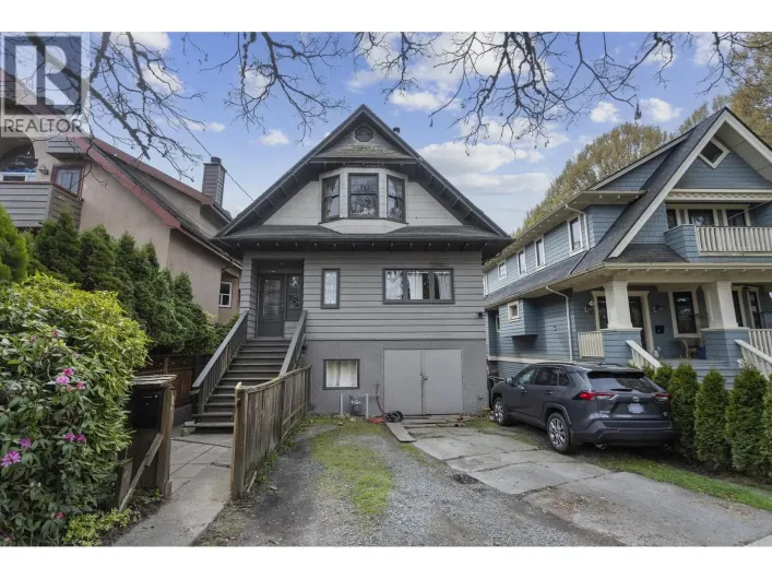 2582 W 6TH AVENUE, Vancouver