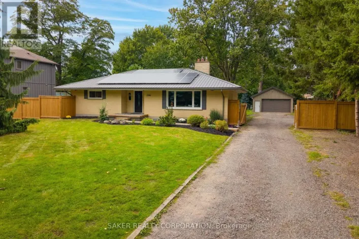 2586 DUNDAS STREET, London East