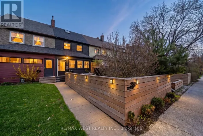 Row / Townhouse for sale: 259 SIXTH STREET, Toronto