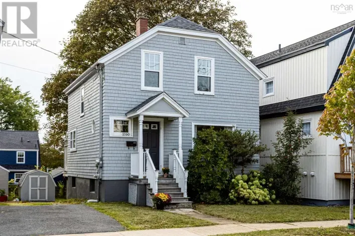 House for sale: 2590 Poplar Street, Halifax