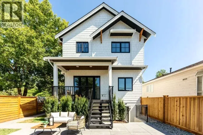 2598 E 16TH AVENUE, Vancouver