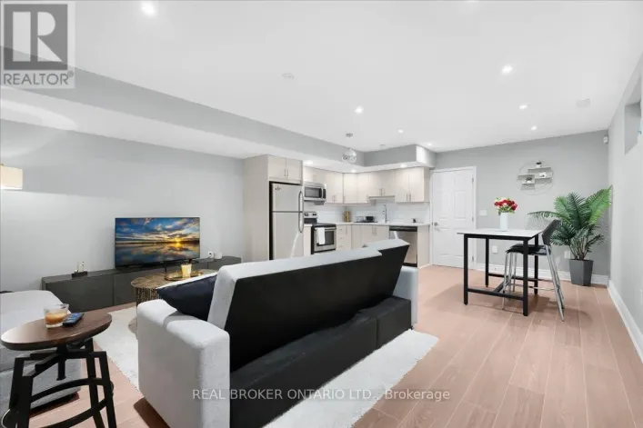 25A MYSTIC AVENUE, Toronto