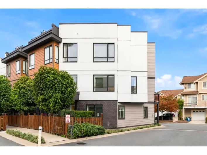 26 19749 55 AVENUE, Langley