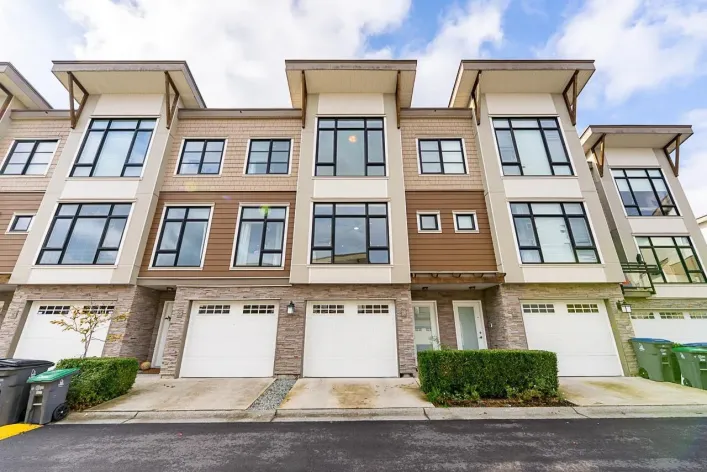 26 9989 E BARNSTON DRIVE, Surrey