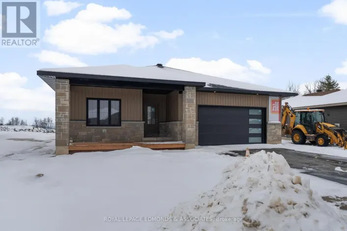 26 BAMAGILLIA STREET, Whitewater Region