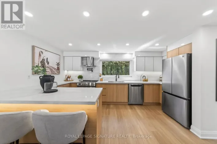 26 CARONDALE CRESCENT, Toronto