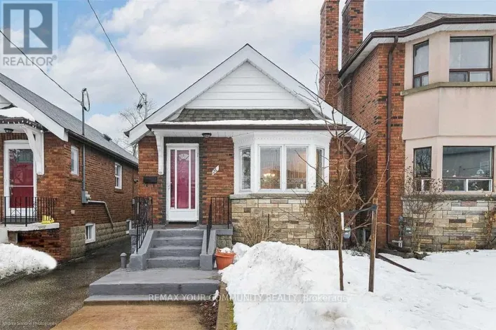 26 ELMSDALE ROAD W, Toronto