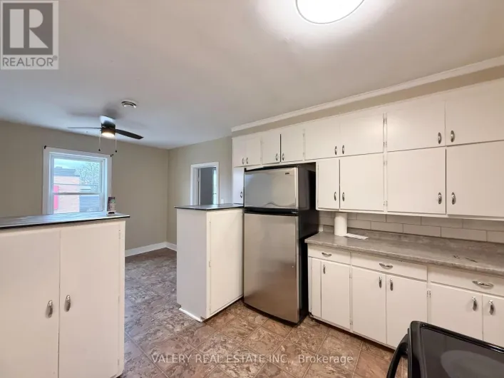 26 TABLOT STREET W, Chatham-Kent