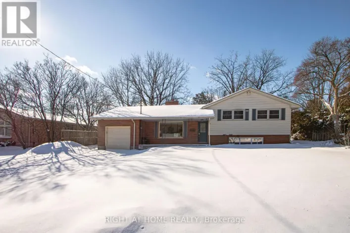 26 WYCHWOOD PARK, London North