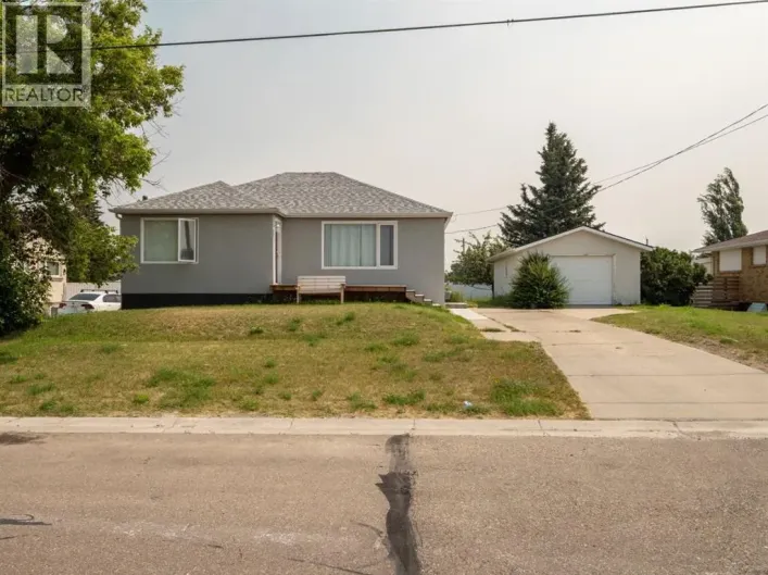 260 3 Street E, Cardston