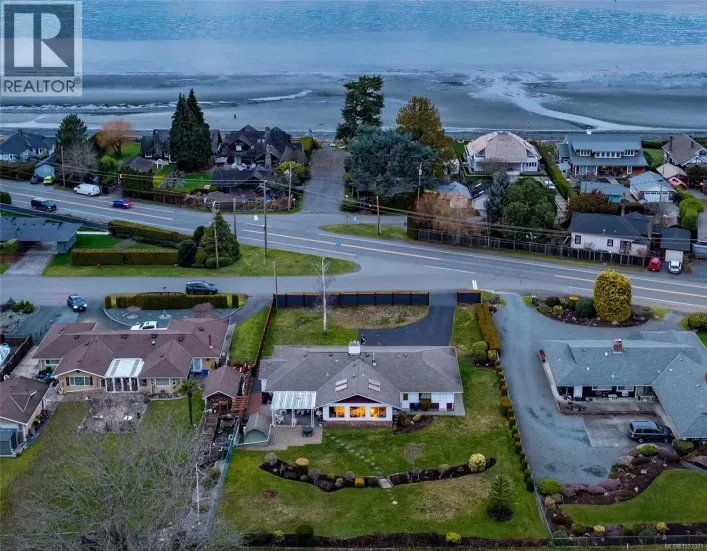 260 Elizabeth Ave, Qualicum Beach