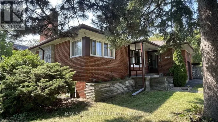260 MOORE PARK AVENUE, Toronto