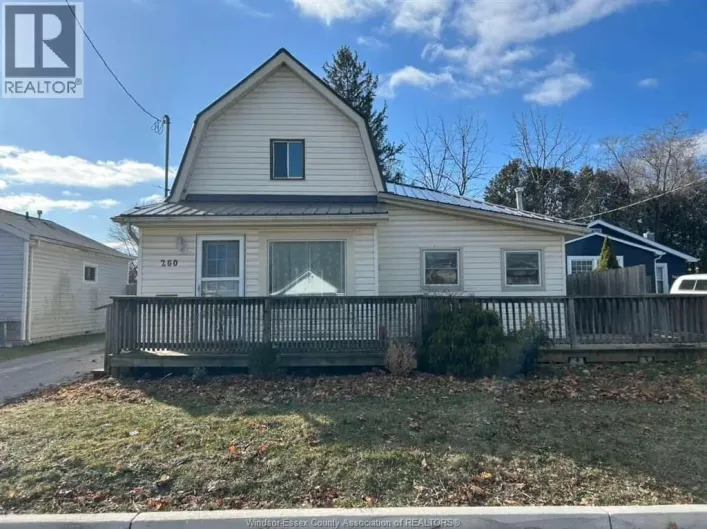 260 WOODS STREET, Chatham