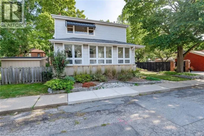 261 HATT Street, Dundas