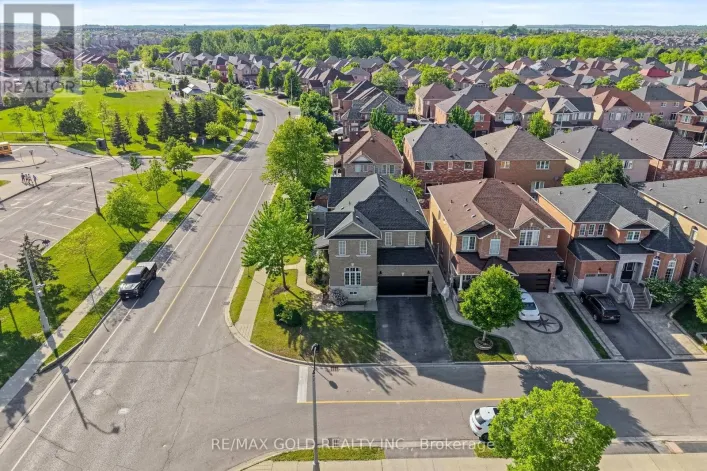 House for sale: 261 MOUNTAINASH ROAD, Brampton
