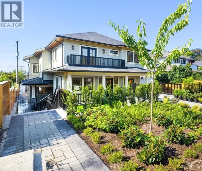 261 W 6TH STREET, North Vancouver