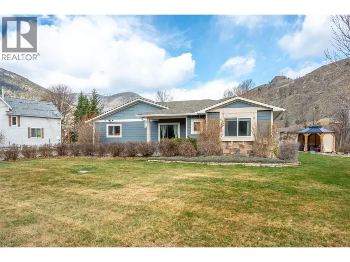 2616 Middle Bench Road, Keremeos