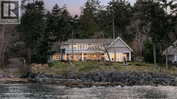 2616 Queenswood Lane, Saanich