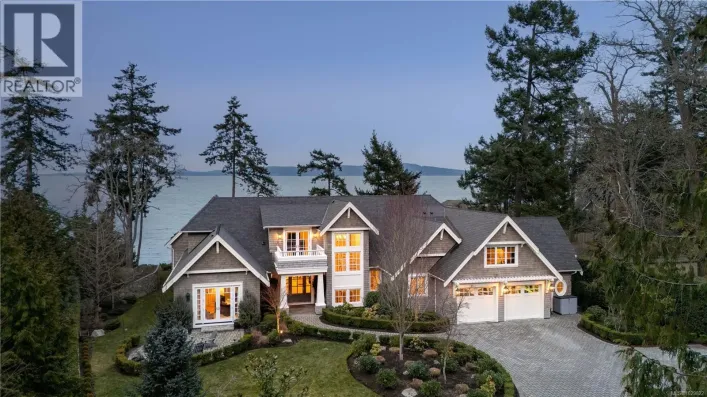 2616 Queenswood Lane, Saanich