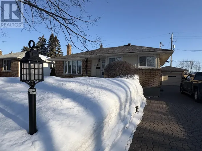 2621 Begin PL, Thunder Bay