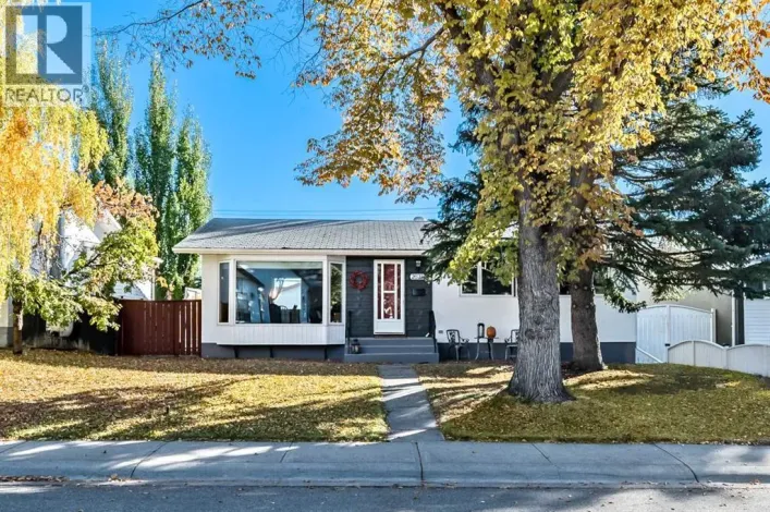 2628 Lionel Crescent SW, Calgary