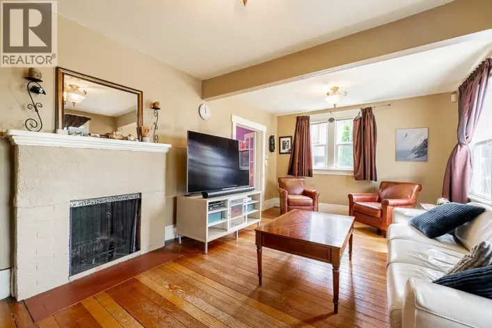 264 W QUEENS ROAD, North Vancouver