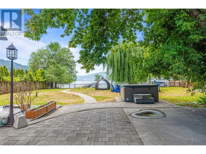 2640 Lakeshore Road, Vernon