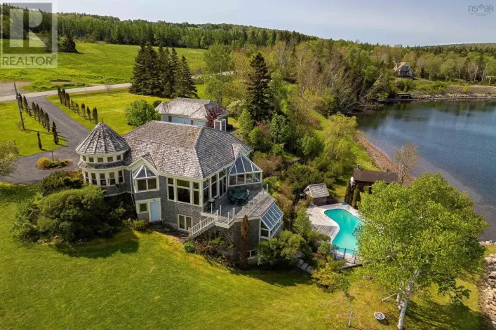 2641 West Bay Road, Dundee