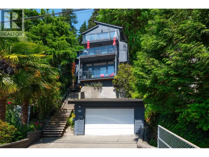 2643 PANORAMA DRIVE, North Vancouver