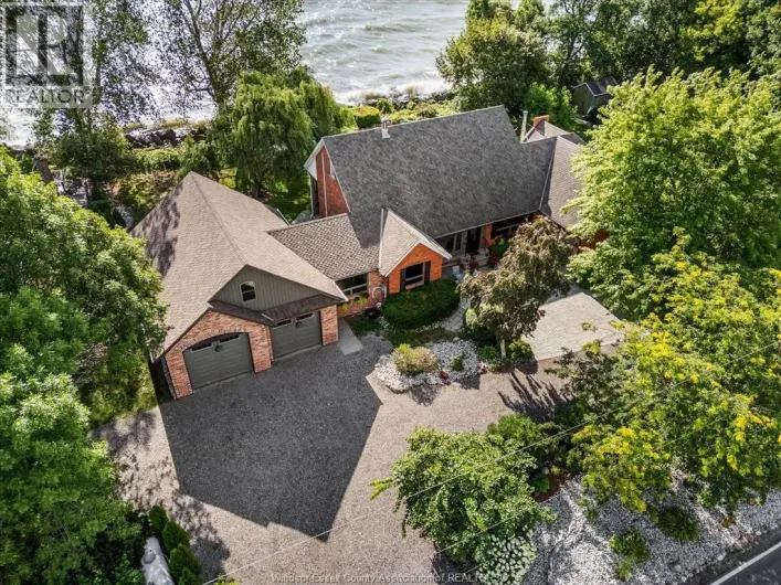 266 EAST BEACH ROAD, Leamington