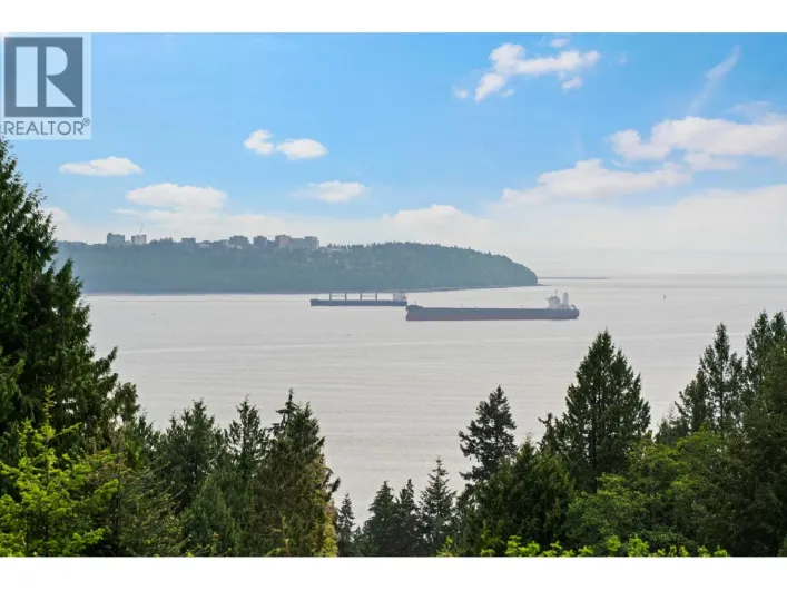 2660 QUEENS AVENUE, West Vancouver