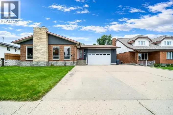 2672 12 Avenue SE, Medicine Hat