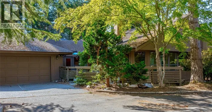 2680 Arbutus Rd, Saanich