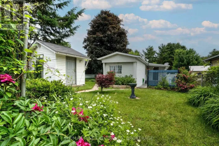 27 - 104 ELLISVILLE ROAD, Leeds and the Thousand Islands