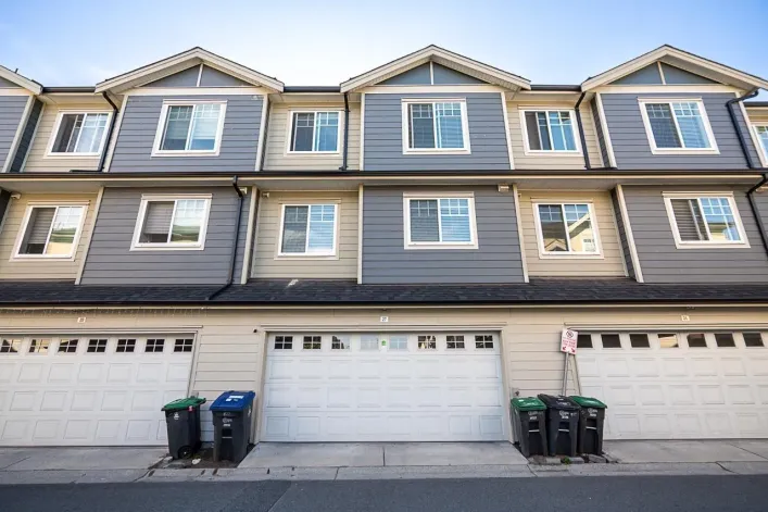 Row / Townhouse for sale: 27 13898 64 AVENUE, Surrey