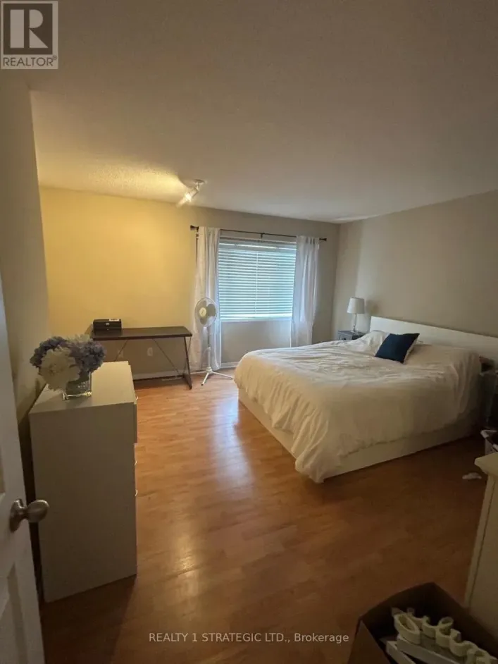 27 - 1600 MICKLEBOROUGH DRIVE, London North