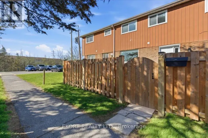 27 - 17 TRACEY PARK DRIVE, Belleville