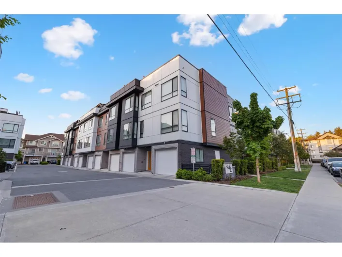 27 19749 55 AVENUE, Langley