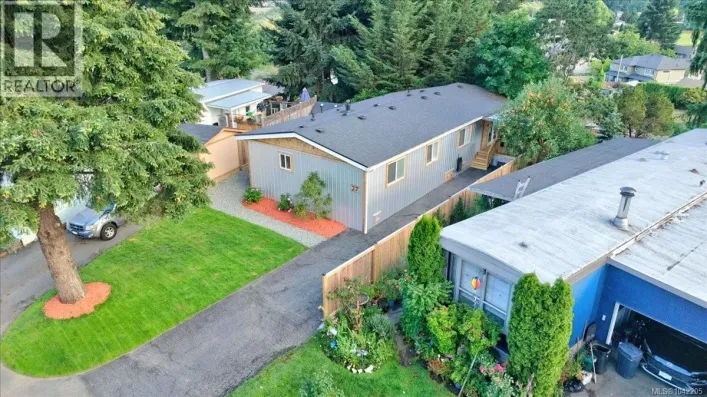 27 2827 Sooke Lake Rd, Langford