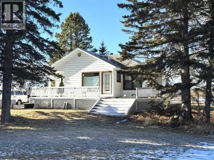 27, 4354 Highway 27, Rural Mountain View County