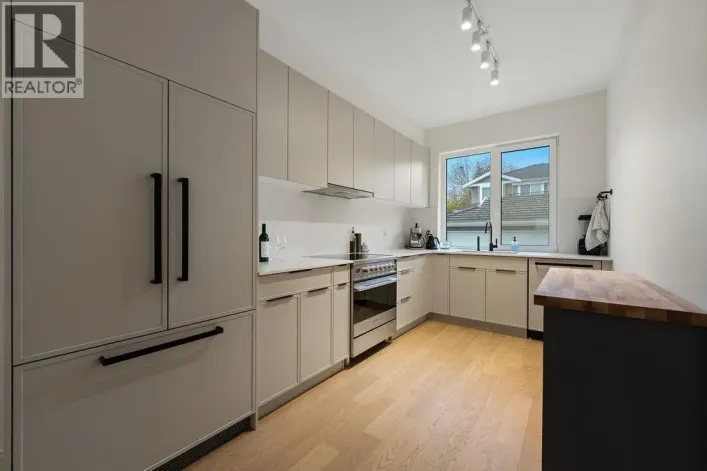 27 632 E 3RD STREET, North Vancouver