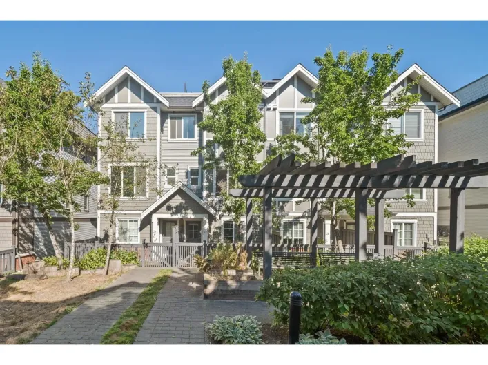 27 8217 204B STREET, Langley