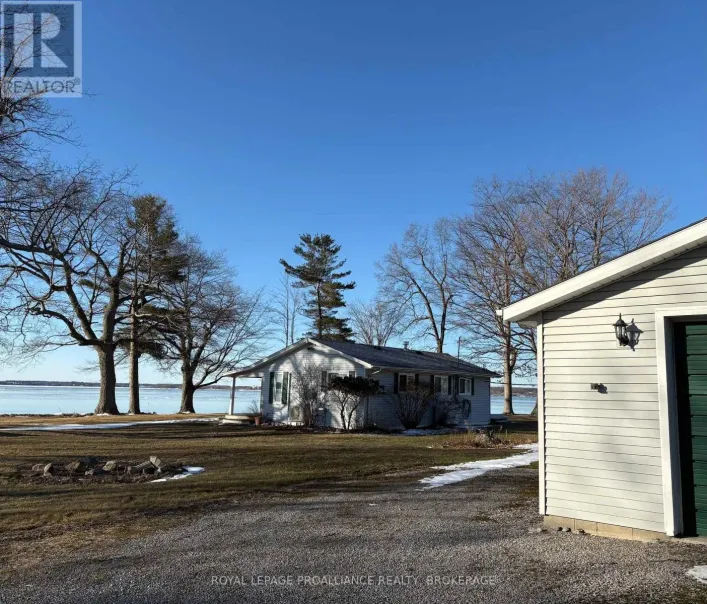 27 BERRY LANE, Frontenac Islands