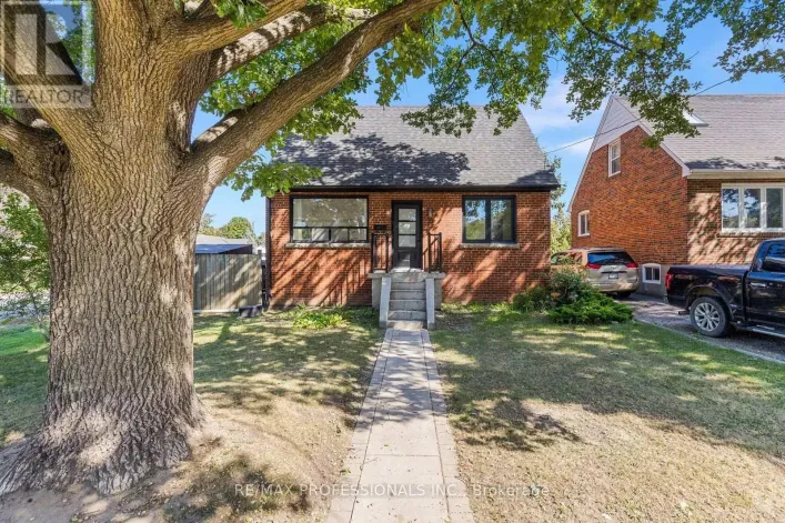 House for sale: 27 BRAWLEY AVENUE, Toronto